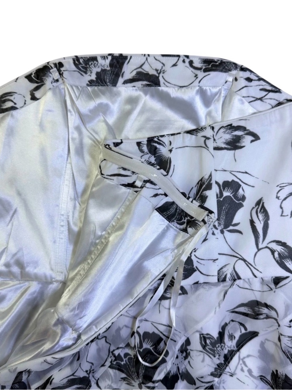 White House Black Market Strapless Black White Floral Chiffon Ruffle Dress Sz 8 - Picture 7 of 8